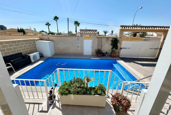 Reventa - Villa for sale - Torrevieja - La Siesta