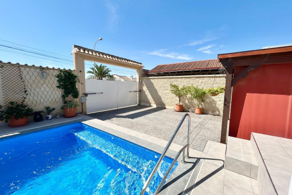 Reventa - Villa for sale - Torrevieja - La Siesta