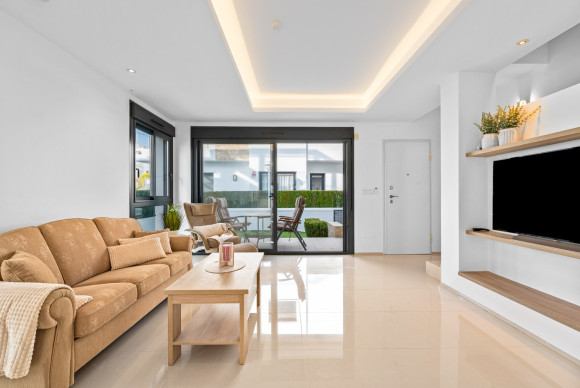 Reventa - Casa semi independiente - Ciudad Quesada - Lo Marabu - Doña Pepa 2