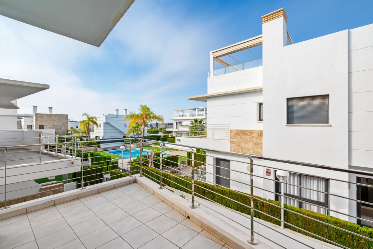 Reventa - Casa semi independiente - Ciudad Quesada - Lo Marabu - Doña Pepa 2