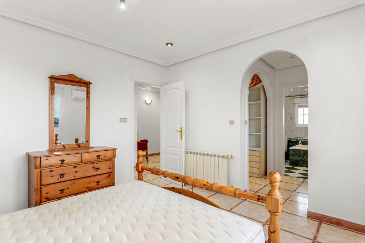 Herverkoop - Vrijstaande Villa - Torrevieja - El Chaparral