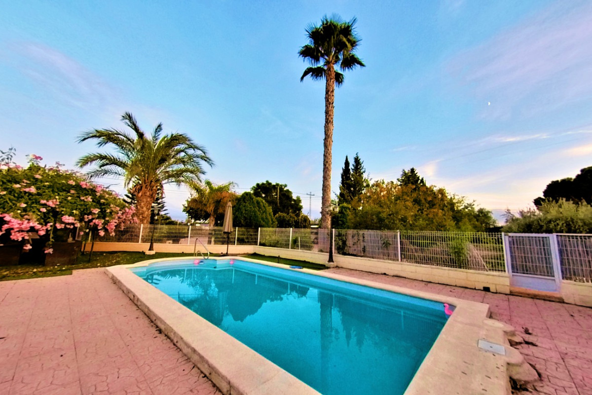 Resale - Country House - Novelda