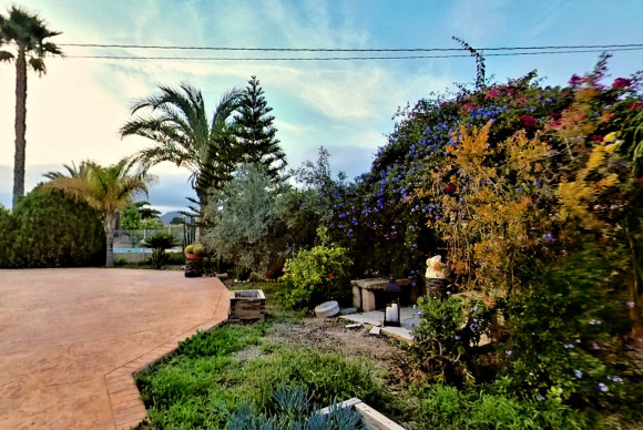 Resale - Country House - Novelda