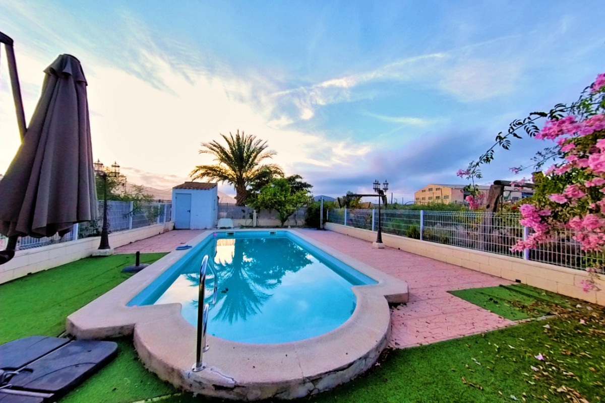 Resale - Country House - Novelda