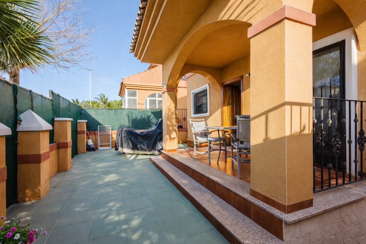 Resale - House - Torrevieja - Aguas Nuevas
